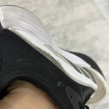Adidas Ayakkabıda Bir Ayda Yırtılma Ve Leke Sorunu