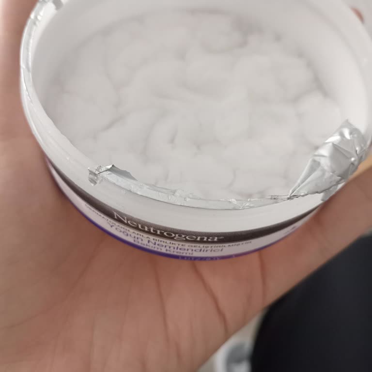 Neutrogena Krem Cilt Sorunları Yaratıyor