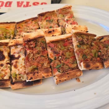 Yavaş Servis Ve Yetersiz Pide Deneyimi