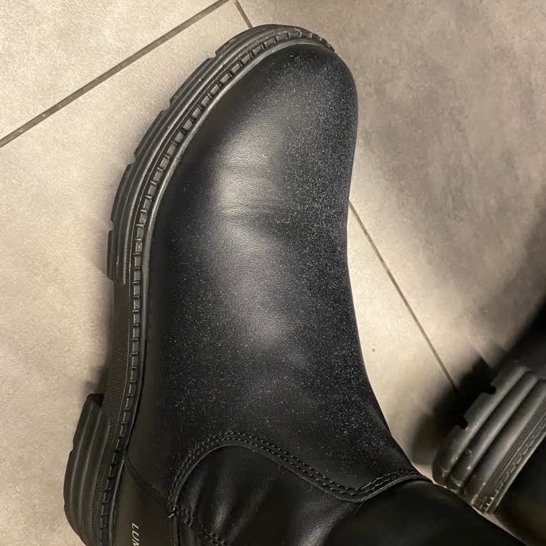 Su İtici Sprey Deride Kalıcı Leke Bıraktı