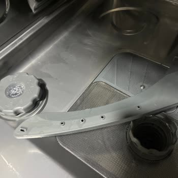 Samsung Bulaşık Makinesi Hayal Kırıklığı: Paslanma Ve Yetersiz Temizlik