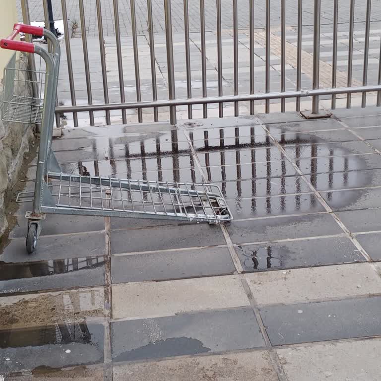 Tren İstasyonunda Eksik Hizmet Ve İletişim Sorunları