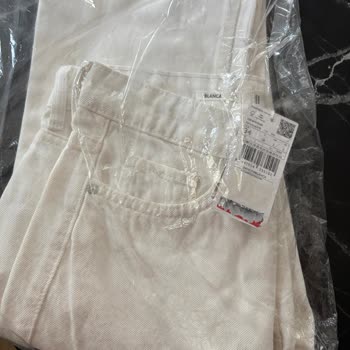 Mango Sent Me the Wrong Jeans and Now I Have to Deal with the Refund Process