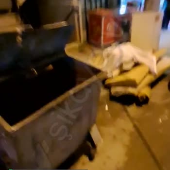 Osmangazi Belediyesi Cadde Üzeri Apartman Önü Çöp Problemi