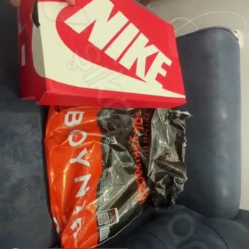 Boyner Kullanılmış Ürün, Ayakkabıların Her Bir Teki Farklı Renkli!