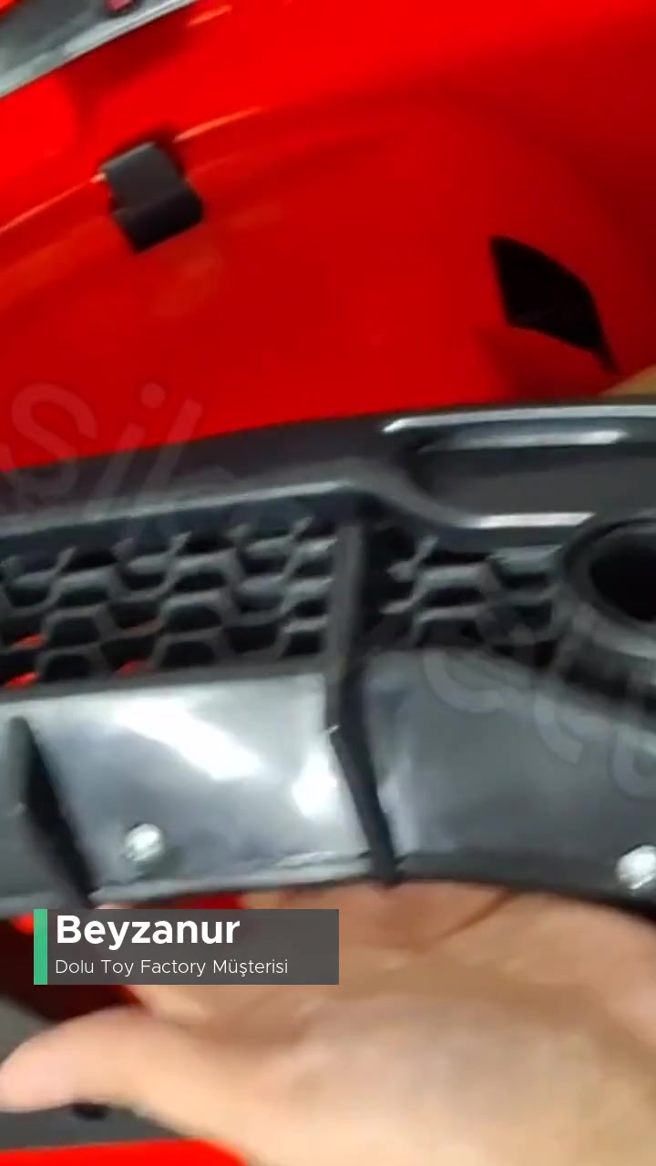 Dolu Toy Factory Akülü Araba Kutudan Kırık Parçalarla Çıktı! videonun kapak resmi
