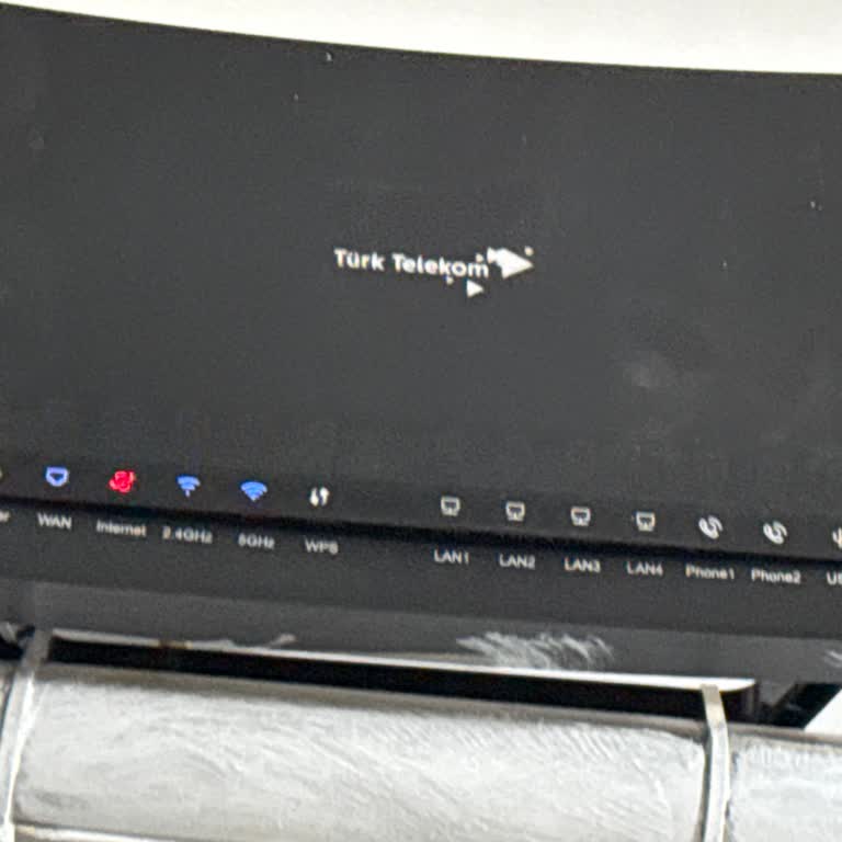 Sürekli Kesilen İnternet Ve Yetersiz Müşteri Hizmetleri