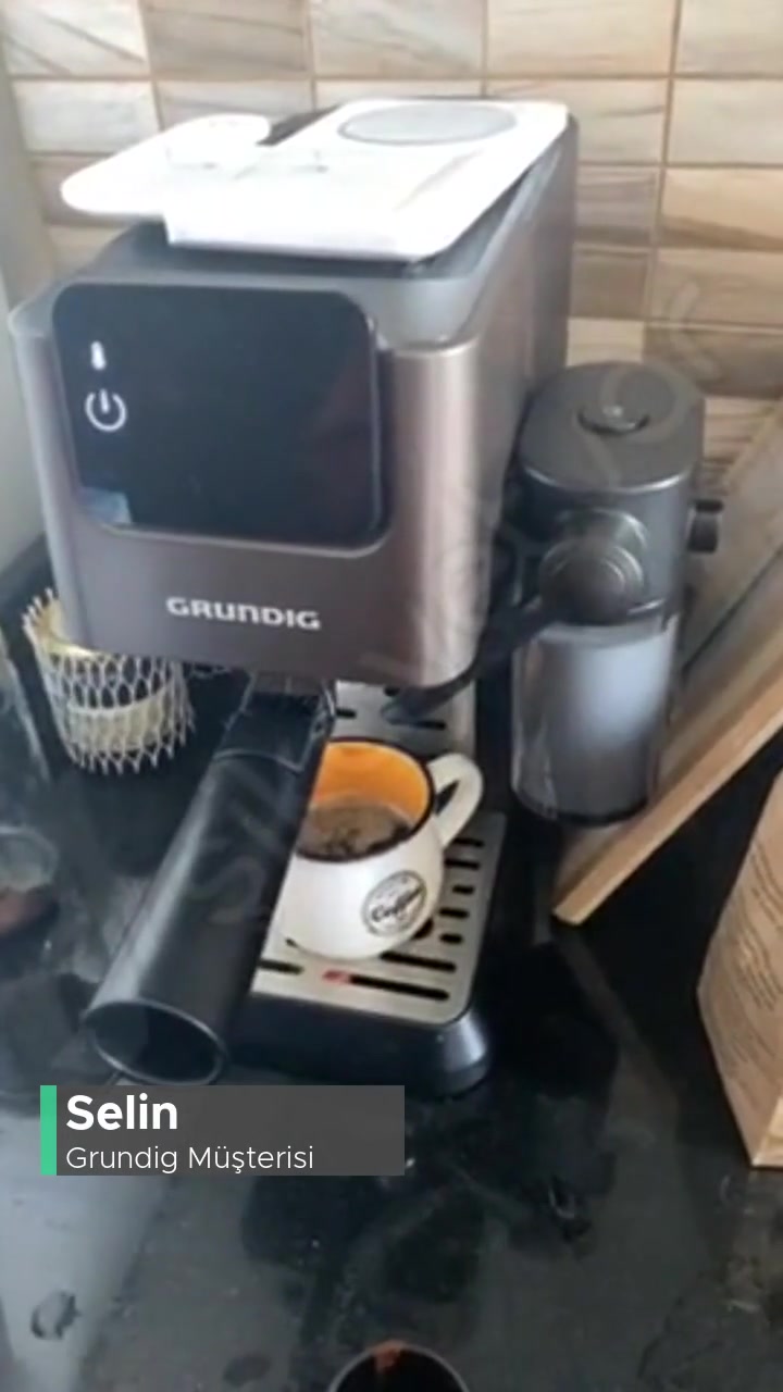 Grundig Yarı Otomatik Espresso Makinesi videonun kapak resmi