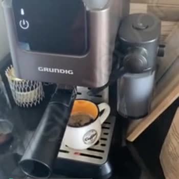 Grundig Yarı Otomatik Espresso Makinesi