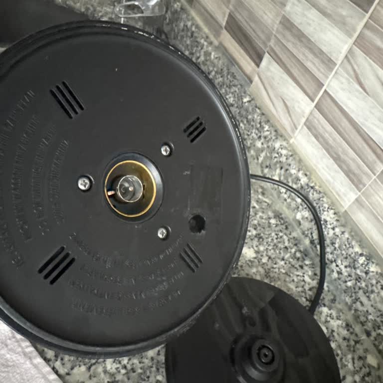 Philips Çay Makinesinin Alt Kısmı Eridi