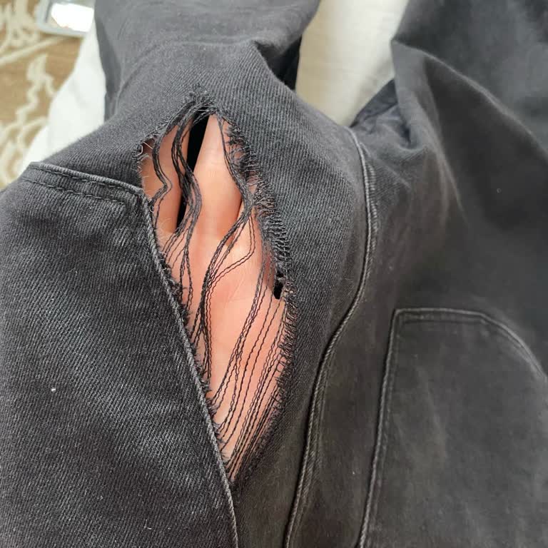 Beklenmedik Yırtılma: Kaliteli Pantolon Hayal Kırıklığı