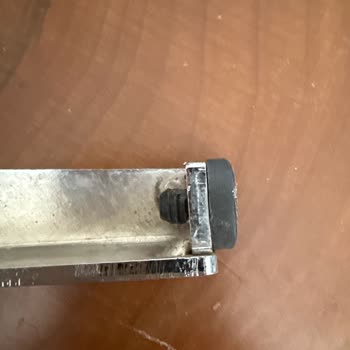 Enza Home Koltuk Takımının Dayanıksız Aparatları Ve Yüksek Ücret Talebi