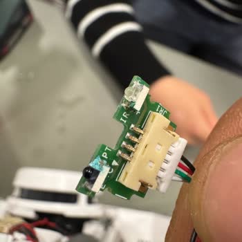 Roborock Q Revo MaxV Became Unusable Due to Sensor Malfunction and Cracked Ramp