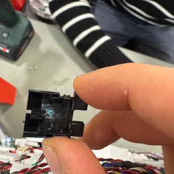 Roborock Q Revo MaxV Became Unusable Due to Sensor Malfunction and Cracked Ramp