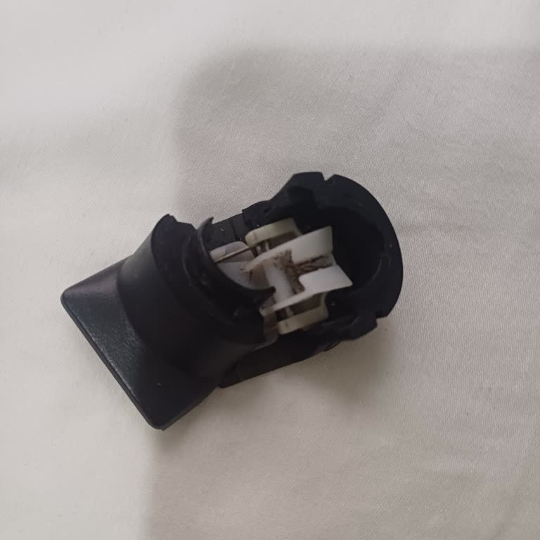 Remington Tıraş Makinesi Kırıldı, Yedek Parça Bulunamıyor