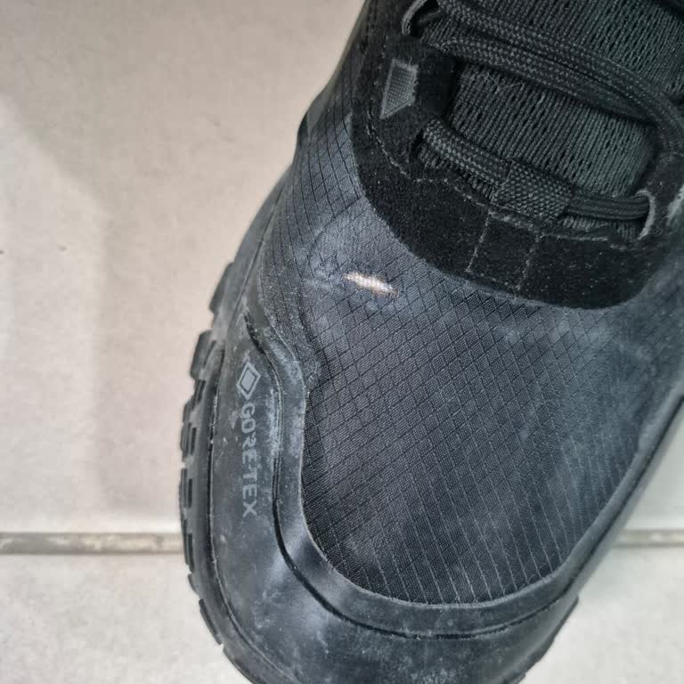 Reebok Ayakkabının Hızla Deforme Olması Şaşkınlık Yarattı
