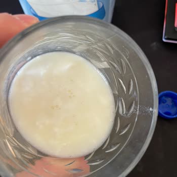 Bozuk Süt Skandalı: Yoğurt Parçalı Ve Kötü Kokulu Ürün