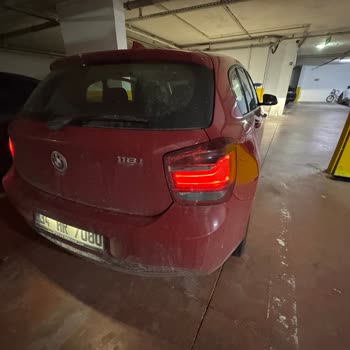 BMW 118i F20 Stop Lambası Sorunu: Trafik Güvenliğini Tehlikeye Atıyor