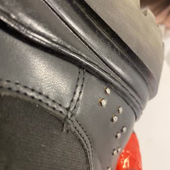 Boyner'den Aldığım Botun Taşları Dökülüyor Ve Küfleniyor