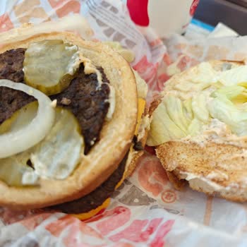 Hayal Kırıklığı Yaratan Burger Deneyimi