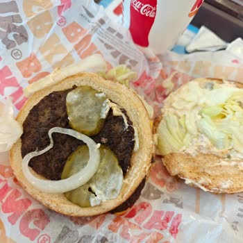 Hayal Kırıklığı Yaratan Burger Deneyimi