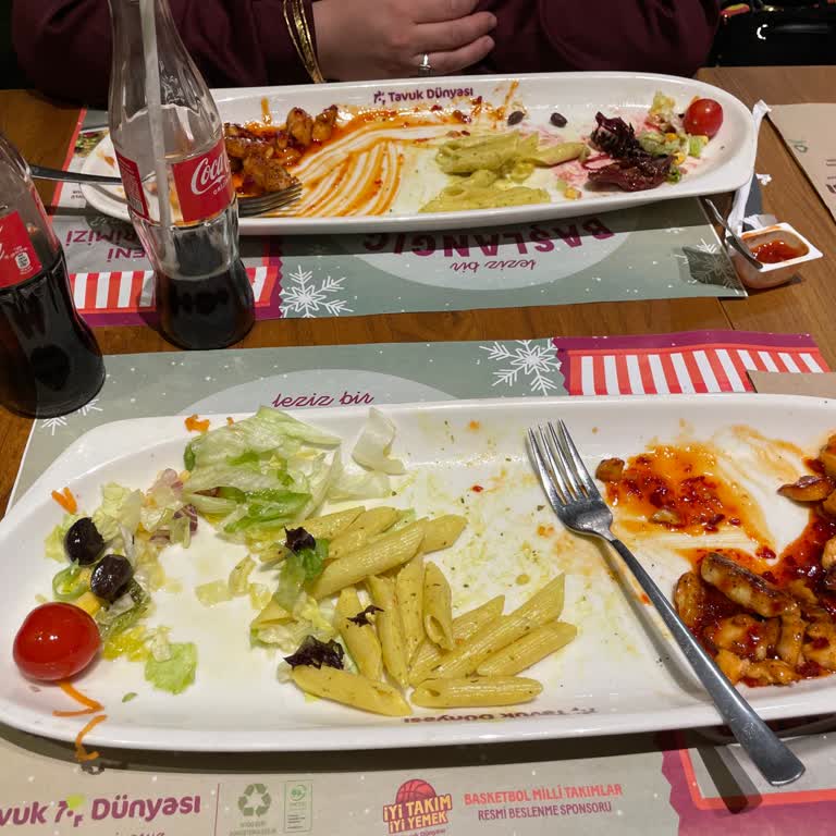 Bursa Sur Yapı AVM'de Tavuk Dünyası'nda Uzun Bekleyiş