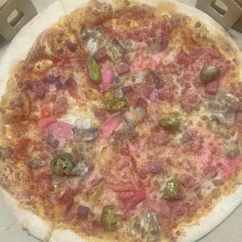 Bol Malzemos Ve Etli Pizza Hayal Kırıklığı