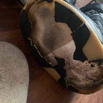 Karda Parçalanan Botlar Ve İlgisiz Mağaza Deneyimi