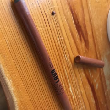 Nyx Professional Makeup Line Loud Lippenstift bricht ständig, unbrauchbar nach Gebrauch