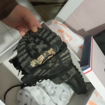 FLO'dan Aldığım Botun Tabanı Parçalandı, Mağduriyetim Giderilmiyor!