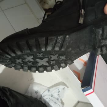 FLO'dan Aldığım Botun Tabanı Parçalandı, Mağduriyetim Giderilmiyor!