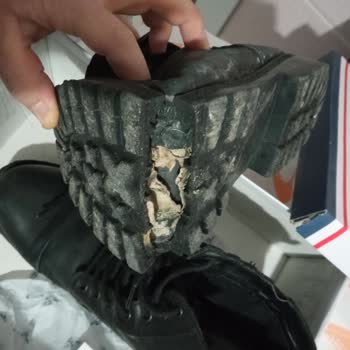 FLO'dan Aldığım Botun Tabanı Parçalandı, Mağduriyetim Giderilmiyor!