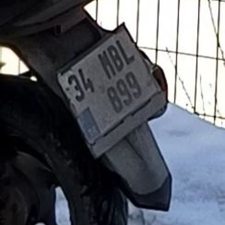 Kurye Kaskını Çıkarmadan Siteye Girmeye Çalıştı