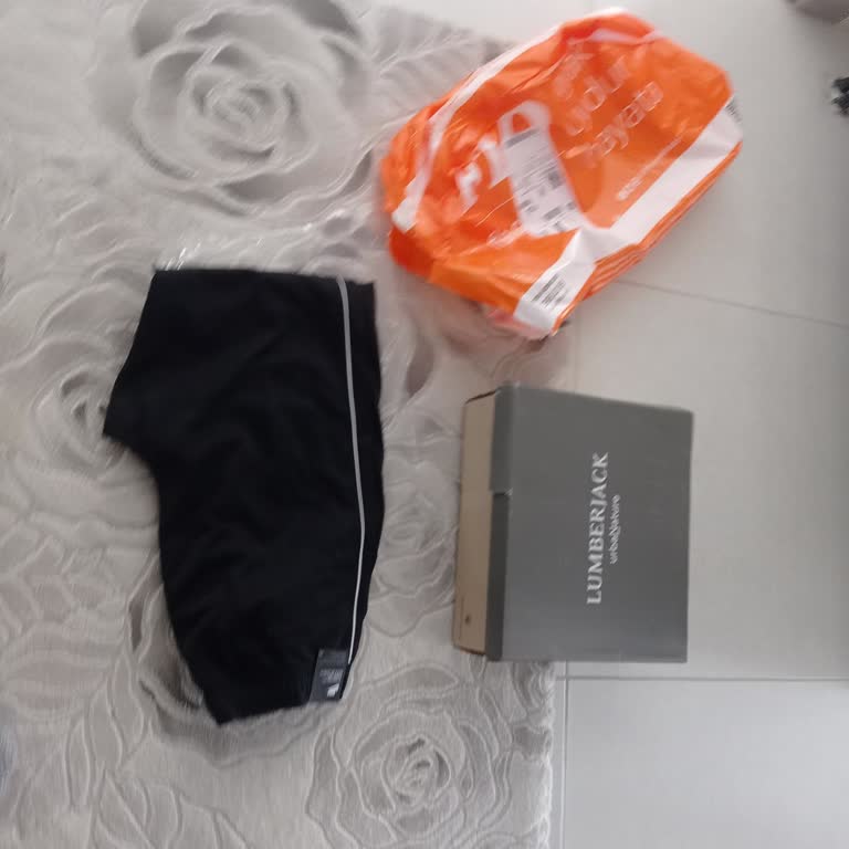 FLO'dan Eksik Ve Yanlış Ürün Şoku: Çocuğun Hayali Çöp Oldu