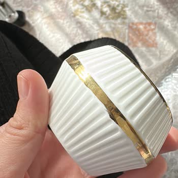 Çiziklerle Dolu Fincan Takımı Hayal Kırıklığı