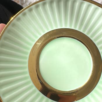 Çiziklerle Dolu Fincan Takımı Hayal Kırıklığı