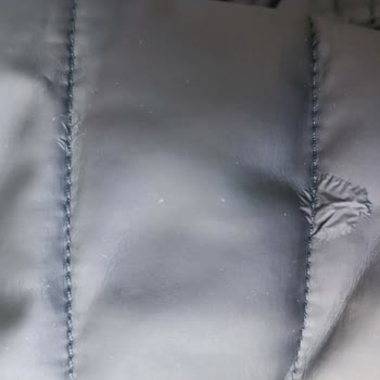 De Facto Montum Üç Ayda Deforme Oldu, Mağaza İlgisiz Kaldı