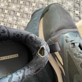 Reebok Ayakkabının Hızlı Çürümesi Şaşkınlık Yarattı