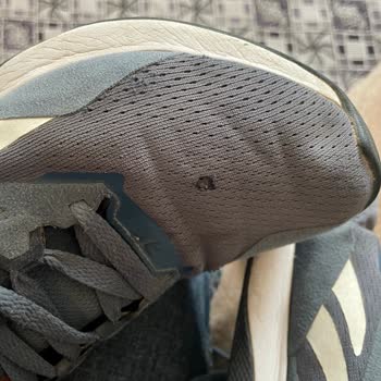 Reebok Ayakkabının Hızlı Çürümesi Şaşkınlık Yarattı