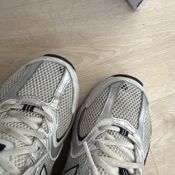 New Balance Ayakkabıda Kalite Sorunu Ve Mağaza İlgisizliği
