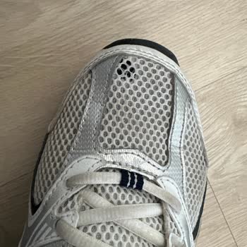 New Balance Ayakkabıda Kalite Sorunu Ve Mağaza İlgisizliği