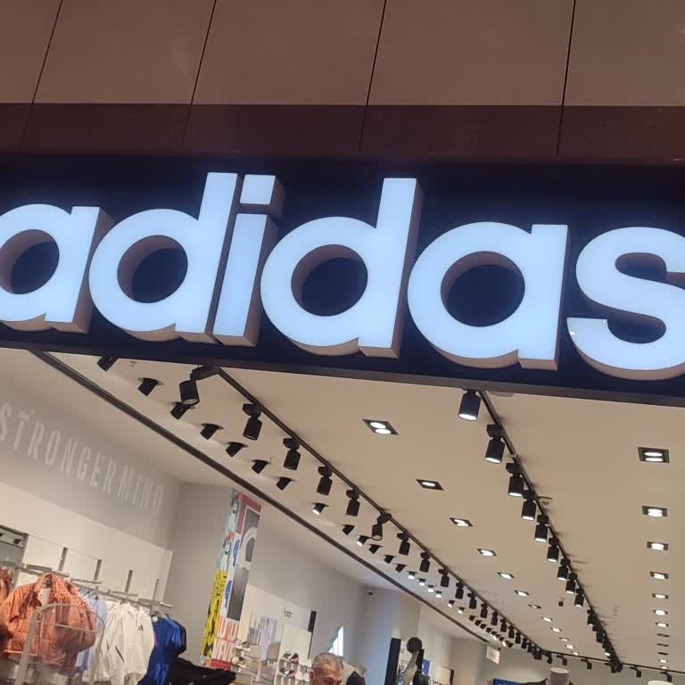 Adidas'ta İade Sorunu: Müşteri Memnuniyeti Göz Ardı Ediliyor