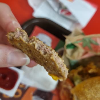 Burger King Yarımca Şubesinde Çiğ Köfte Skandalı