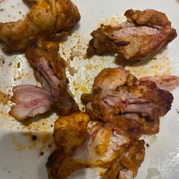 Erpiliç Kanat Ürününde Korkunç Deneyim: Kanlı Ve Tüylü Tavuklar