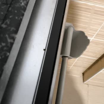 Patlayan Fırın Ve Bekleyen Müşteri