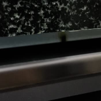 Patlayan Fırın Ve Bekleyen Müşteri