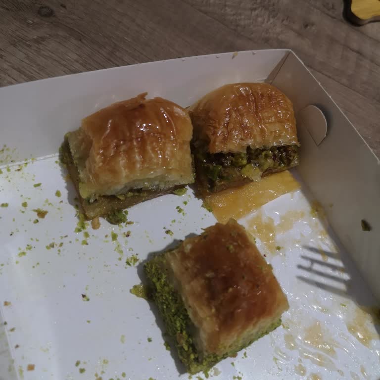 Bayat Baklava Ve Eksik Tereyağı Tadı