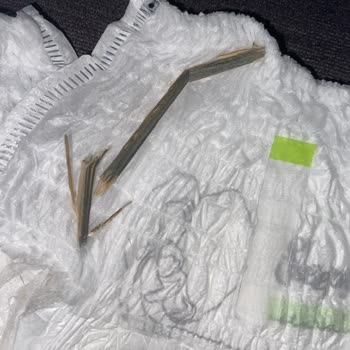 Sleepy Bebek Bezinde Odun Parçası Şoku