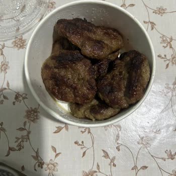 Yanık Köfteler Ve Yetersiz Müşteri Hizmeti