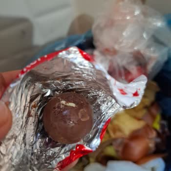 Tarihi Geçmiş Çikolata Paketiyle Sağlığımız Tehlikede